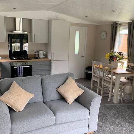 Nightingale Lodge With Hot Tub Barmby on the Moor Eksteriør billede