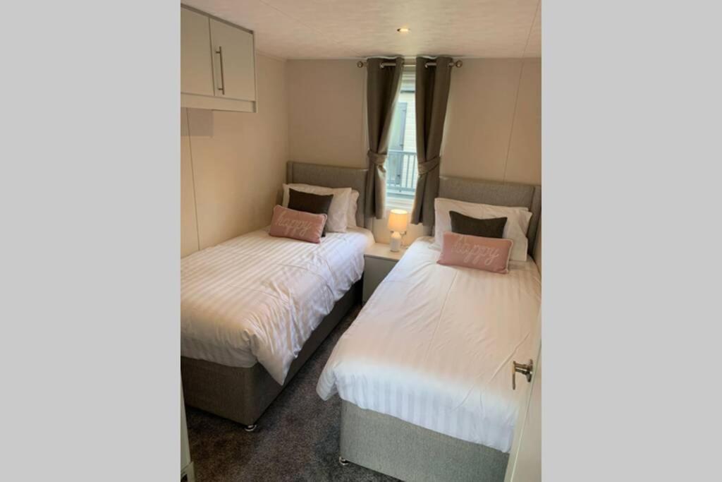 Nightingale Lodge With Hot Tub Barmby on the Moor Eksteriør billede